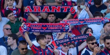 Incidenti dopo Taranto-Gladiator, arrestato un tifoso: ferito un funzionario di Polizia