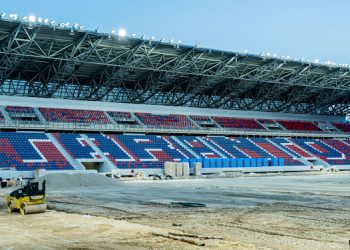 Stadio Iacovone, una notte da vivere: il nuovo impianto emoziona già Taranto