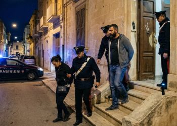 Manduria, sorpresi a rubare in un appartamento: arrestati un uomo e una donna