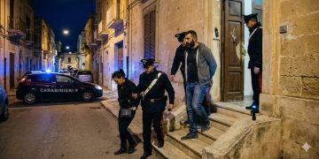 Manduria, sorpresi a rubare in un appartamento: arrestati un uomo e una donna