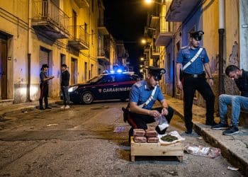 Droga a Taranto, un arresto e una denuncia: sequestrate cocaina, hashish e marijuana