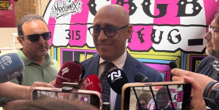 Bitetti condanna i disordini: “Pochi violenti non rappresentano Taranto”