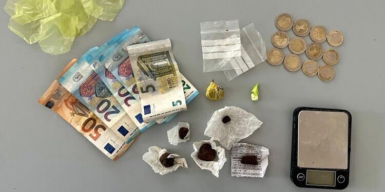 Spaccio in via Giusti, arrestato 37enne dalla Polizia di Stato