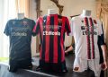 SS Taranto, svelate le nuove maglie Macron 2026/27: tradizione rossoblù, eleganza e innovazione