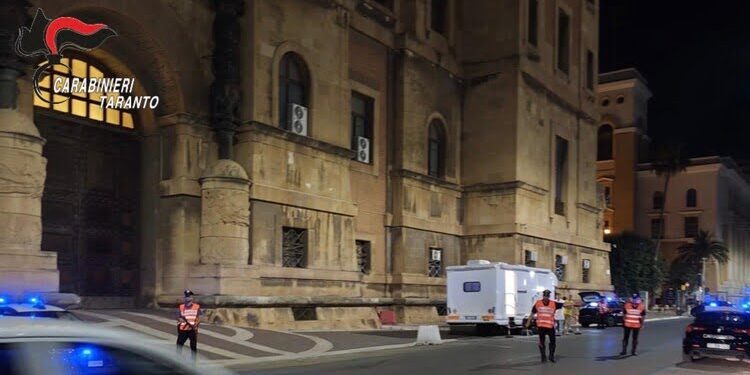 Taranto, controlli straordinari dei Carabinieri sulla sicurezza stradale: tre denunce e patenti ritirate