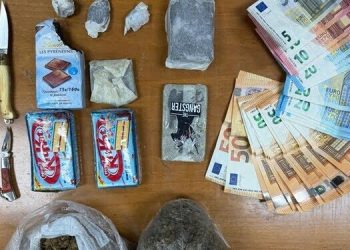 Spaccio di hashish e marijuana gestito via chat: arrestato 54enne a Taranto