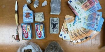 Spaccio di hashish e marijuana gestito via chat: arrestato 54enne a Taranto