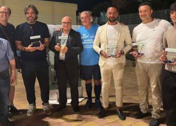 XXV Memorial Marino Abbracciavento, una serata di emozioni tra premi, ricordi e protagonisti del calcio tarantino