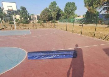 Pezzavilla, il campo da basket nel degrado. Di Gregorio: «Uno scempio. Peccato»