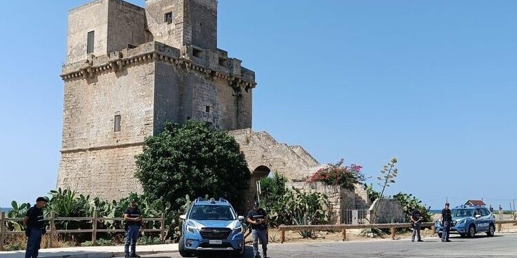 Controlli della Polizia sulla litoranea salentina: una denuncia, due Fogli di Via e oltre 500 persone identificate