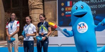 Tutti pazzi per Ionios, il delfino simbolo di Taranto 2026