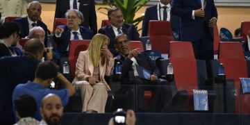 Fischi e applausi: Taranto si divide tra i Giochi e l’ex Ilva