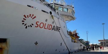 Taranto, sbarco della Solidaire: i Servizi Sociali accolgono 36 minori