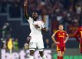 Champions League, notte amara per le italiane: Roma beffata dal Real, Como ko a Rotterdam