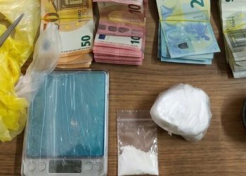 Palagiano, cocaina e 19mila euro in contanti in casa: arrestato 21enne