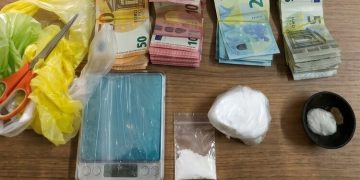 Palagiano, cocaina e 19mila euro in contanti in casa: arrestato 21enne