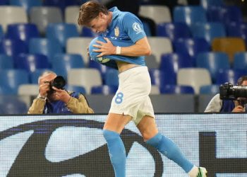 Champions League, Napoli e Roma show: gli azzurri vincono 4-3, poker giallorosso