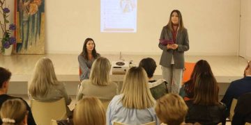 Palagianello, grande partecipazione per “Dove nascono i silenzi” di Claudia Conte