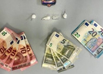 Trasportava hashish e cocaina: 22enne arrestato dalla Polizia di Stato