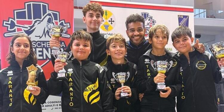 Club Scherma Taranto protagonista a Rende: argento per Farinola, bronzi per Masella e De Giorgio