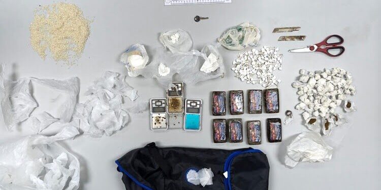 Taranto, armi e droga sequestrate nel quartiere Paolo VI: arrestato un 57enne