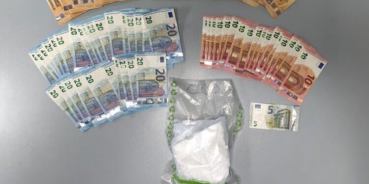 Taranto, arrestati due giovani per droga: sequestrato oltre mezzo chilo di cocaina